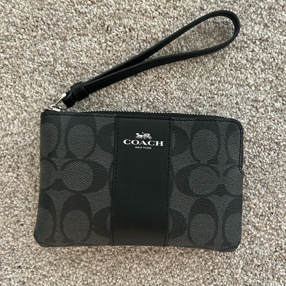 Coach Black Leather Wristlet Wallet + NEVER USED - Picture 1 of 5
